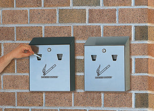 Rubbermaid Wandasbak Rokersstation, zwart / zilver