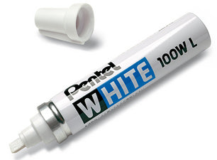 Pentel White Permanent Marker X100W, wigvormige punt, wit